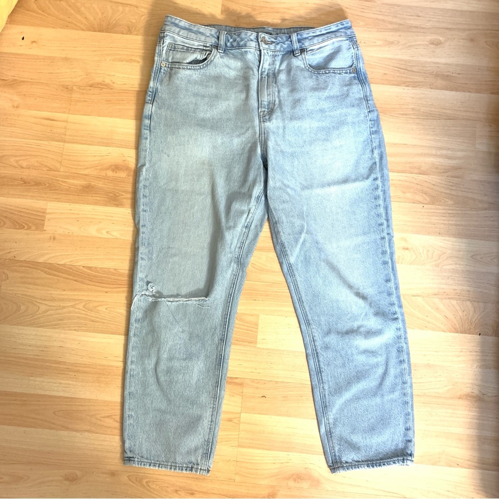 American Eagle Mom Jeans 12 Short Light Wash Straight Distressed Knee Denim